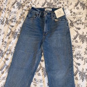 Abercrombie & Fitch - The 90’s Straight Ultra High Rise Jeans